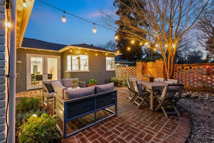 1800 Guinda Street, Palo Alto, California 94303