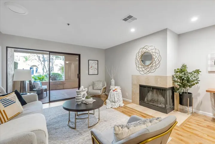 153 California Avenue F103, Palo Alto, California 94306