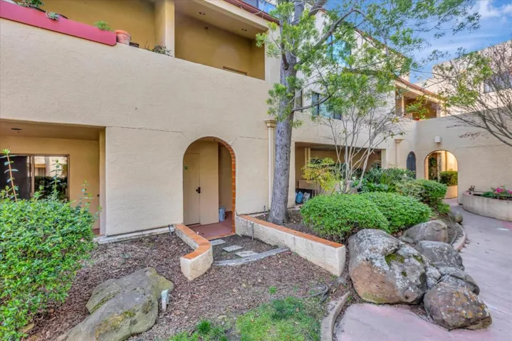 153 California Avenue F103, Palo Alto, California 94306