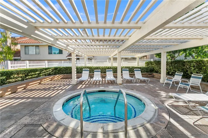 Mariposa community hot tub