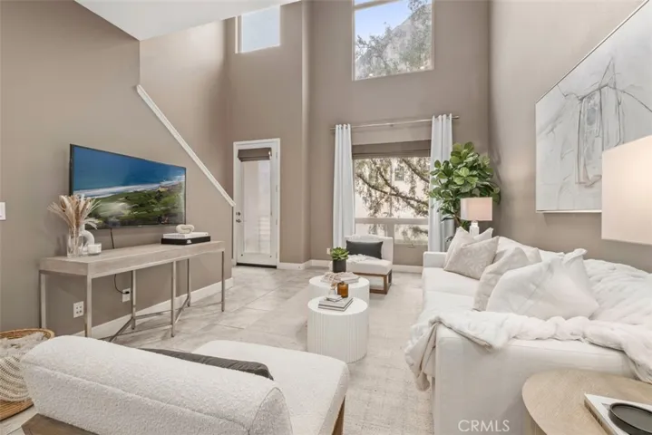 45 Soho, Irvine, California 92612