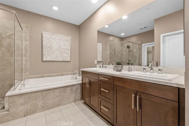 45 Soho, Irvine, California 92612