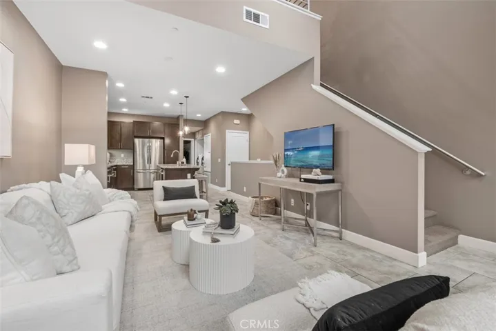 45 Soho, Irvine, California 92612
