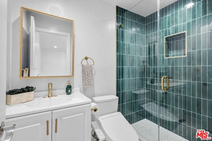 Updated Bathroom w/Bidet