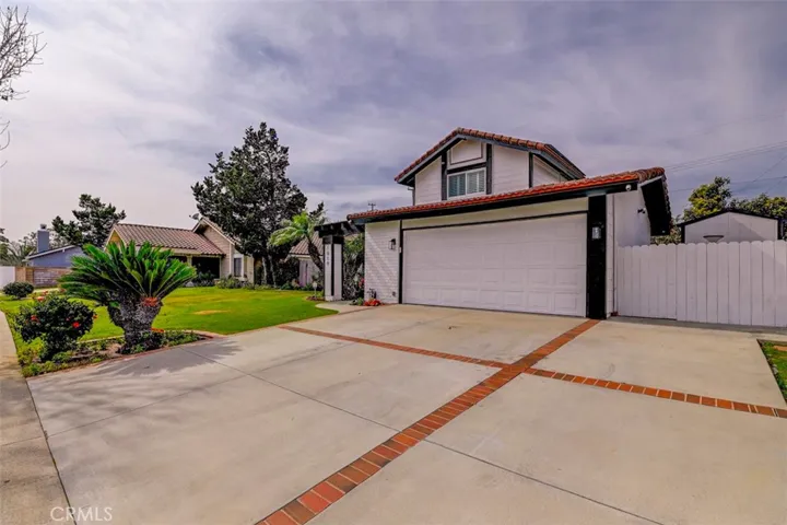 RV parking option on both sides of House