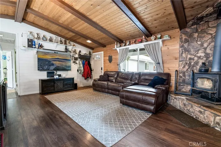 657 Los Angeles Avenue, Sugarloaf, California 92386