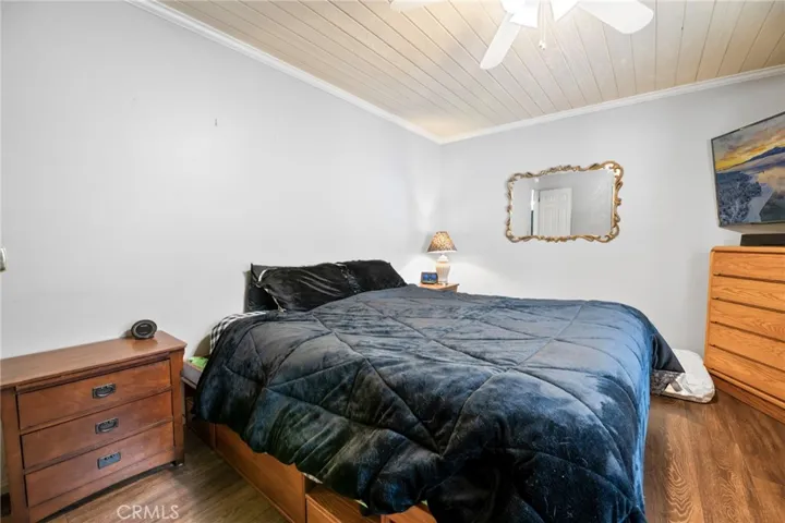 657 Los Angeles Avenue, Sugarloaf, California 92386