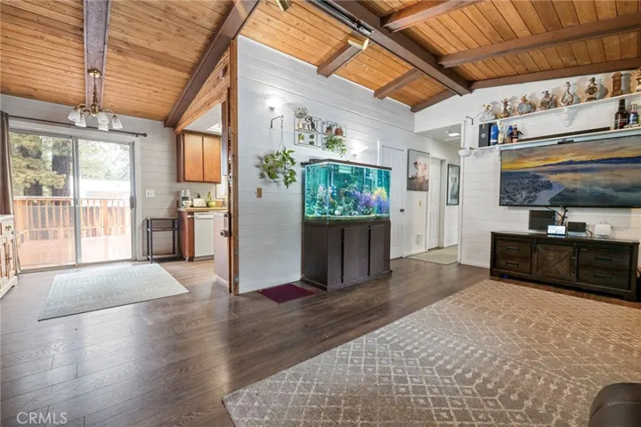 657 Los Angeles Avenue, Sugarloaf, California 92386