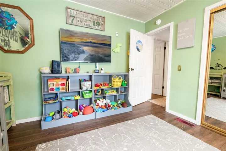657 Los Angeles Avenue, Sugarloaf, California 92386