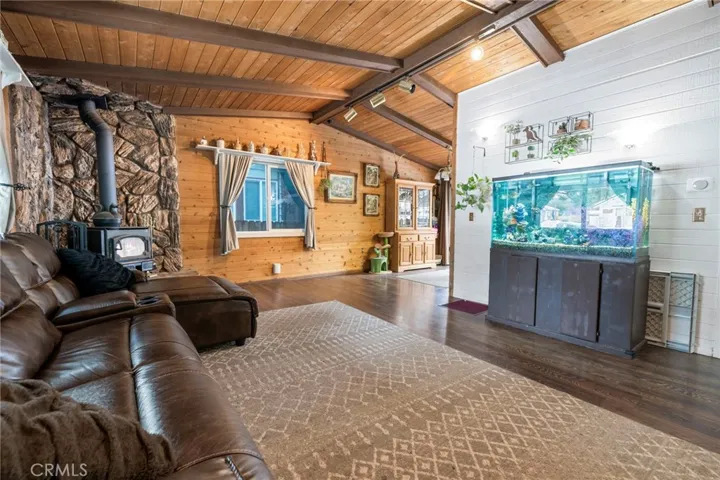 657 Los Angeles Avenue, Sugarloaf, California 92386