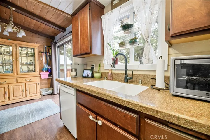 657 Los Angeles Avenue, Sugarloaf, California 92386