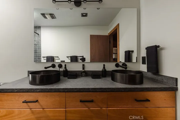 Dual Sinks