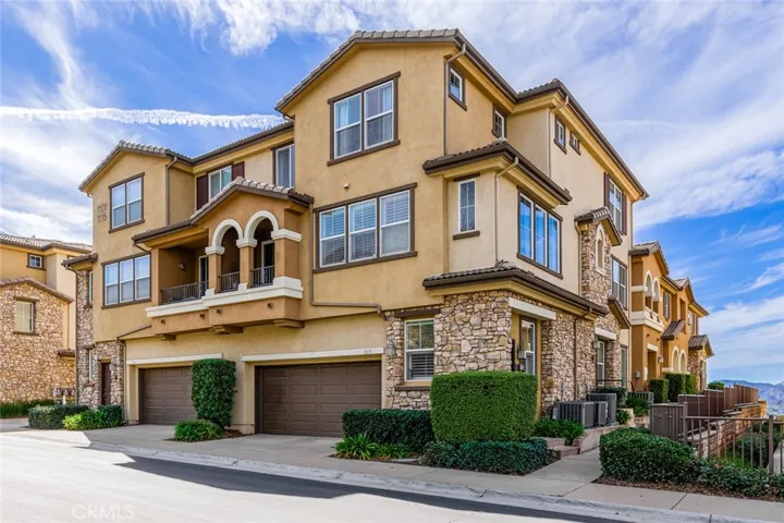 Exterior View, End Unit