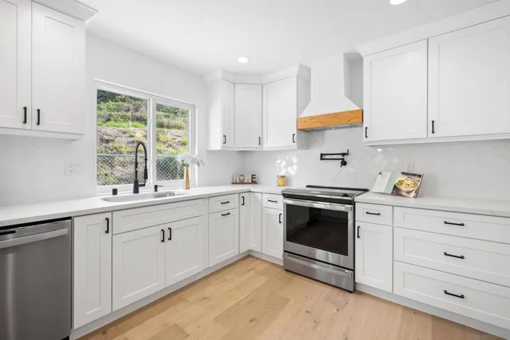 2037 Bulrush Lane, Cardiff By The Sea, California 92007