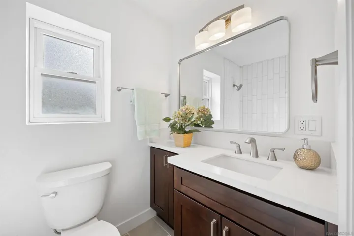 Secondary bathroom upsairs