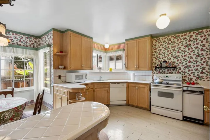 425 Fairfax Avenue, San Mateo, California 94402