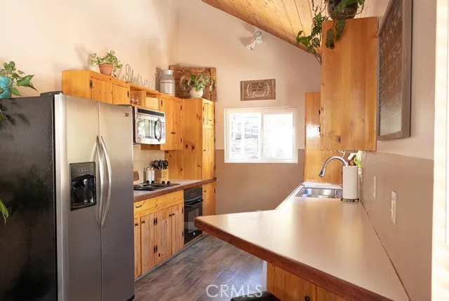 9333 Canyon Drive, Forest Falls, California 92339