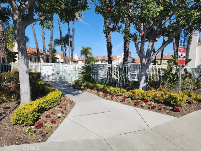 Main Pool Entry