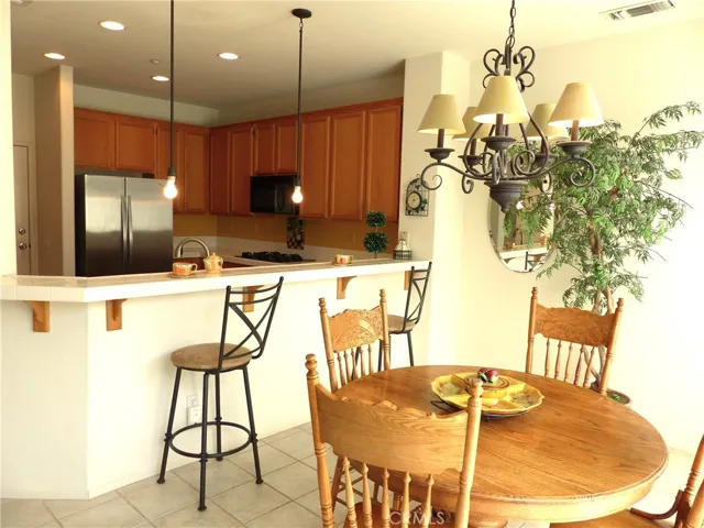 Dining area and breakfast bar
