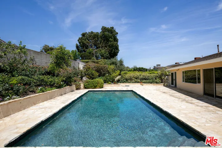 14929 La Cumbre Drive, Pacific Palisades, California 90272