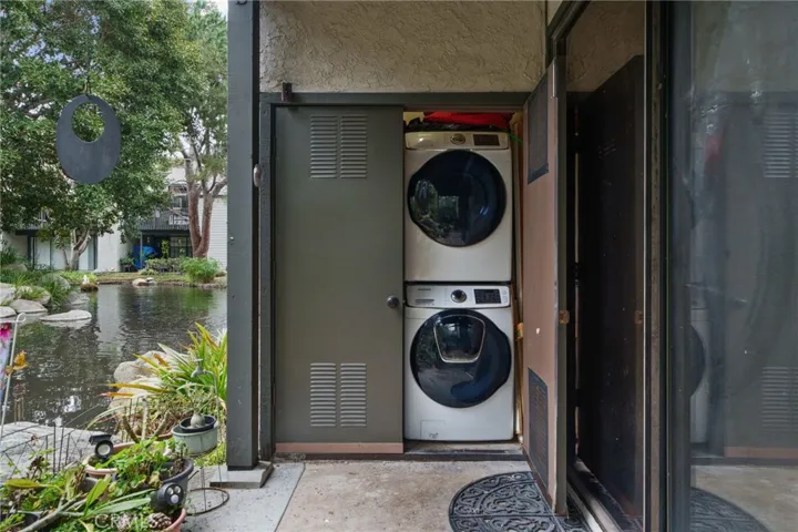 2534 Macarthur O, Santa Ana, California 92704