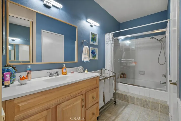 2534 Macarthur O, Santa Ana, California 92704
