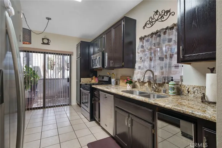 2534 Macarthur O, Santa Ana, California 92704
