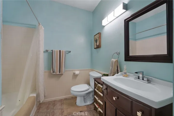 2534 Macarthur O, Santa Ana, California 92704