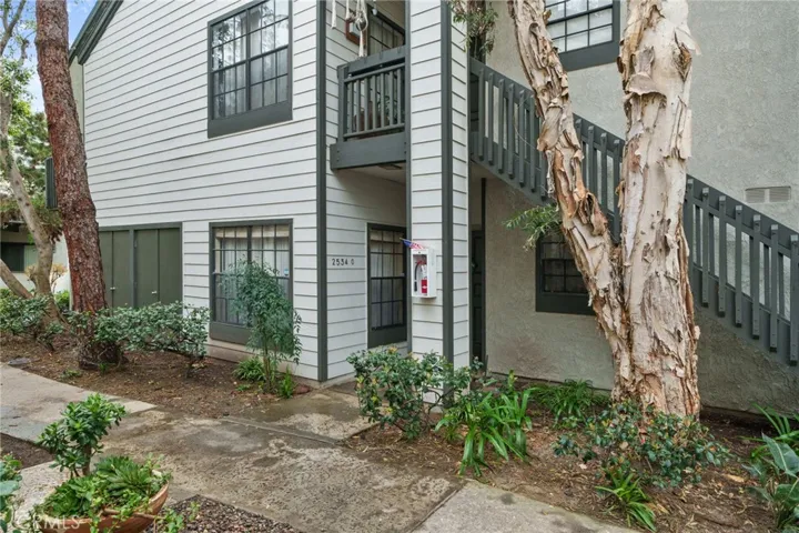 2534 Macarthur O, Santa Ana, California 92704