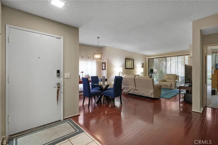 2534 Macarthur O, Santa Ana, California 92704