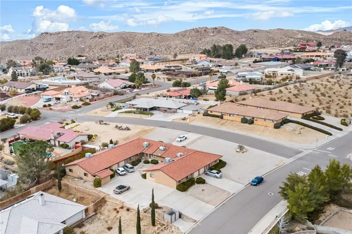 17807 Siskiyou Road, Apple Valley, California 92307