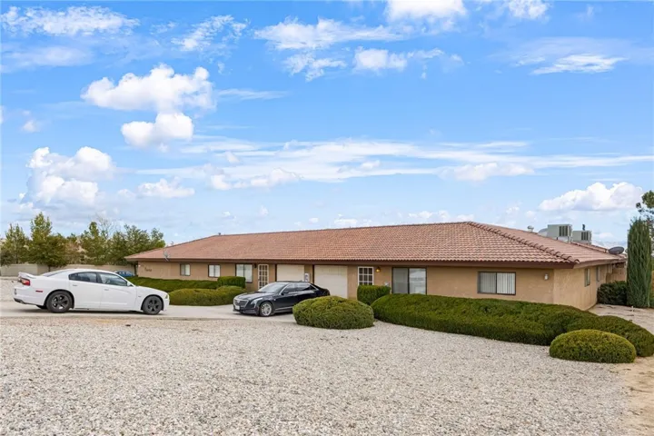 17807 Siskiyou Road, Apple Valley, California 92307