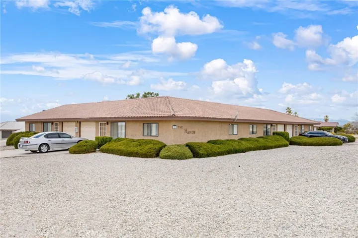 17807 Siskiyou Road, Apple Valley, California 92307