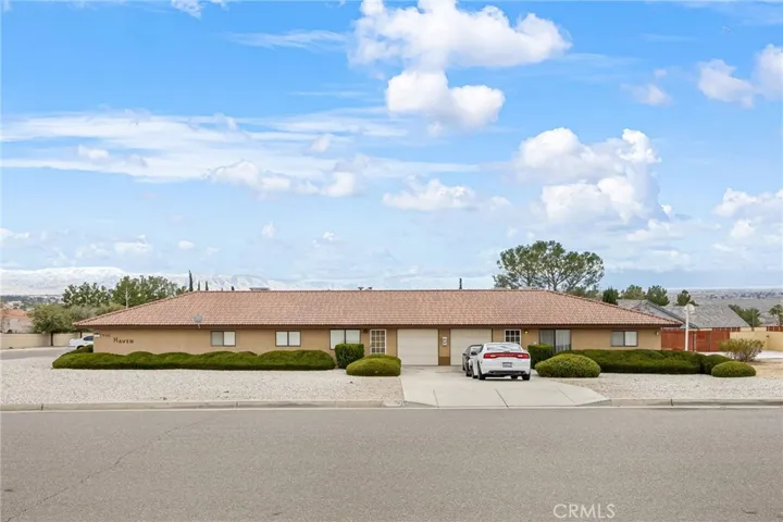 17807 Siskiyou Road, Apple Valley, California 92307