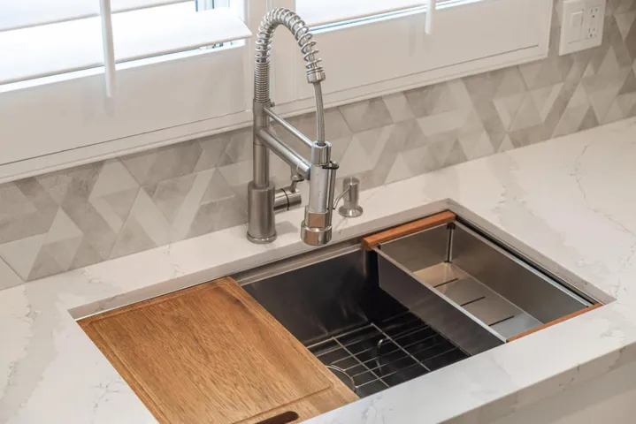Workstation sink