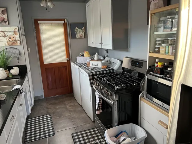 other view of kitchen