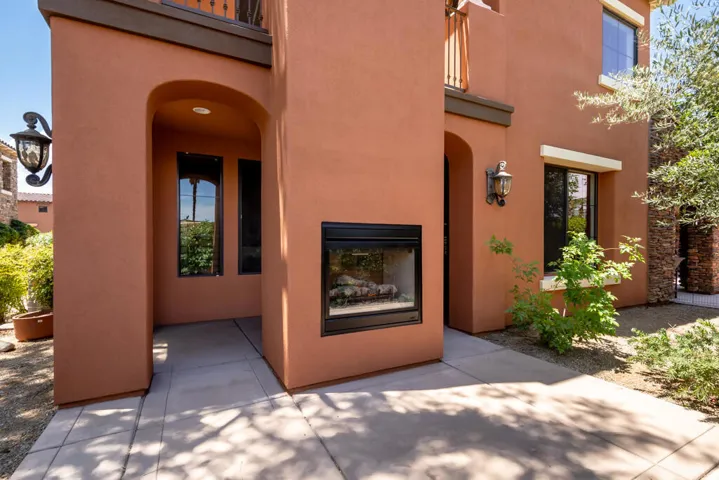 Fireplace/Patio