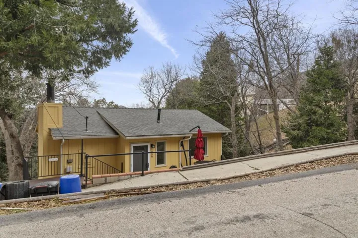 359 Davos Drive, Crestline, California 92325