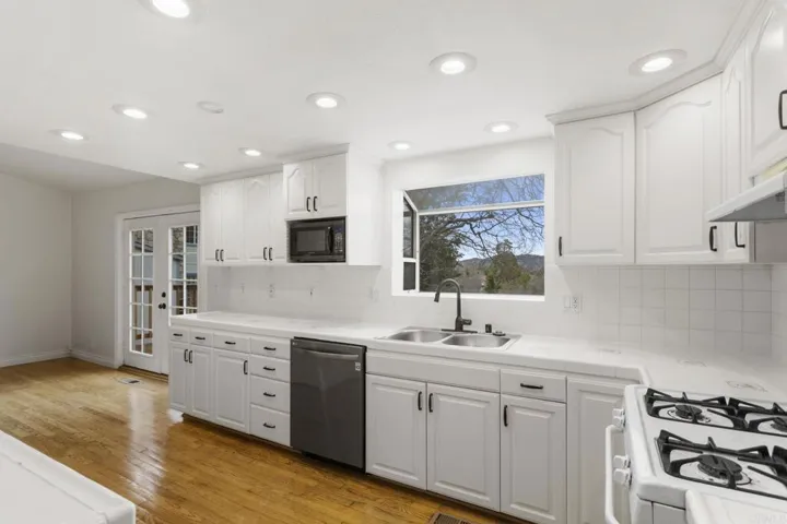 359 Davos Drive, Crestline, California 92325