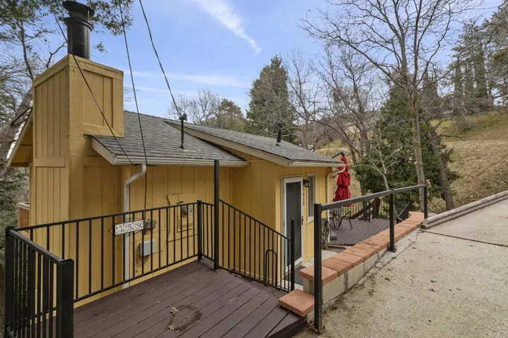 359 Davos Drive, Crestline, California 92325