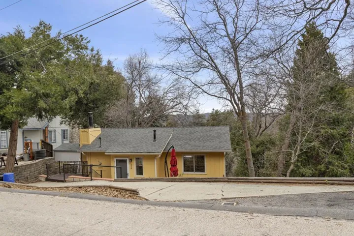 359 Davos Drive, Crestline, California 92325
