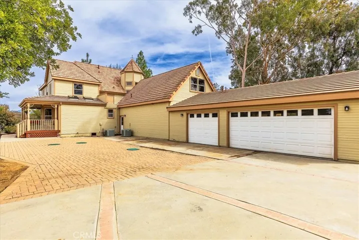 3 Car Garage