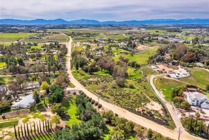 Camino del Vino and Neighbors
