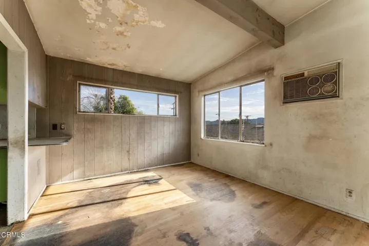 710 E. Walnut Burbank_ Low Res  010