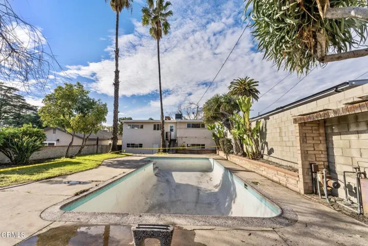710 E. Walnut Burbank_ Low Res  033