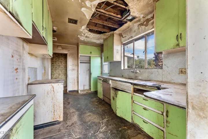 710 E. Walnut Burbank_ Low Res  012