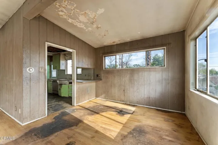 710 E. Walnut Burbank_ Low Res  011