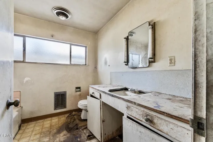 710 E. Walnut Burbank_ Low Res  015