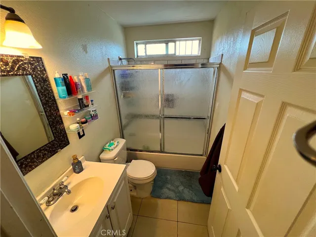upstairs 2nd bathroom