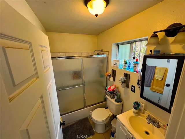 upstairs 3rd bathroom in room